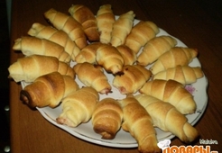 Круасаны с смородиной