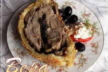 Шаг 3: Сверху батон присыпать специями, накрыть …