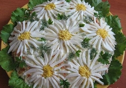 Рецепт: Салат "Ромашковое поле"