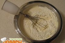 Шаг 2: Берем большую мисочку, переливаем в …