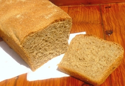 Серый хлеб с хрустящей корочкой