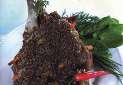 Баранья нога в духовке с морковью и сельдереем 