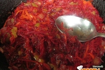 Шаг 4: На смальце обжарим до прозрачности …