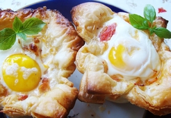 Яичница в слоеном тесте