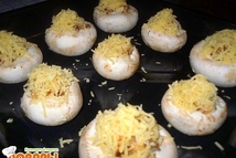 Шаг 3: На мелкую терку натираем сыр. …