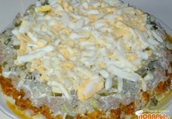 Салат слоеный  со свиной печенью