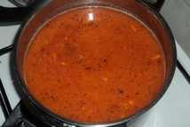 Шаг 4: Выкладываем в кастрюлю чечевицу, прямо …