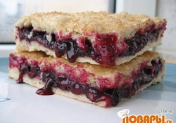 Рецепт: Постный пирог  с черной смородиной