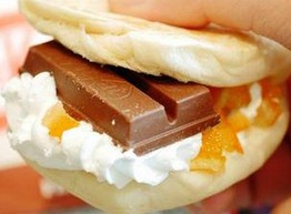 Десертный сэндвич с шоколадом KitKat