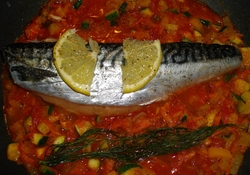 Рецепт: Скумбрия с ворчестерским соусом и овощами