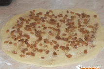 Шаг 1: Тесто раскатать в пласт, толщиной …