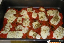 Шаг 4: Соус: подрумянивают луковицу, нарезанную соломкой, …