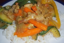 Шаг 2: Развести крахмал в холодной воде. …