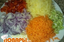 Шаг 1: Варим мясо до готовности. Тем …