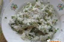 Шаг 3: Вторая начинка: натереть плавленый сырок, …