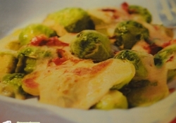 Рецепт: Запеканка с брюссельской капустой и беконом