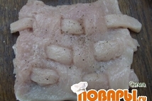 Шаг 1: Свинину тонко нарезать, отбивать не …