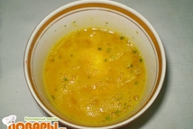 Шаг 3: Взбить пять яиц, посолить, поперчить. …