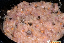 Шаг 2: мясо отделить от костей и …