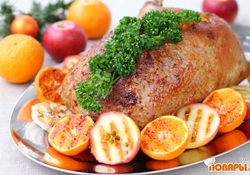 Рецепт: Гусь с яблоками и апельсинами