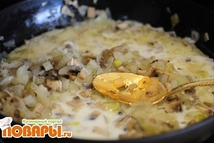 Шаг 2: Лук порезать кубиками и добавить …