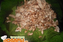 Шаг 3: Грибы мелко нарезать и пожарить …