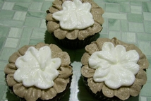 Шаг 4: Сливки взбить с сахарной пудрой …