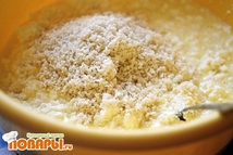 Шаг 5: Творог, масло сливочное, цедру, молотый …