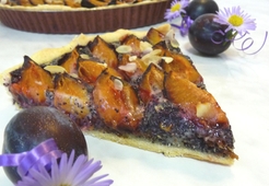 Сливовый пирог с начинкой из мака, изюма и миндаля