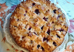 Рецепт: Пирог с яблоками и смородиной