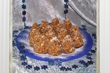 Шаг 2: Смешать песочную крошку с орехами …