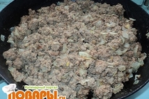 Шаг 1: Сначала готовим начинку. Печень, яйца …