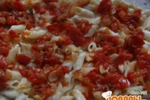 Шаг 3: Макароны разделить на 2 части. …