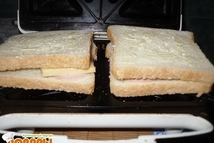 Шаг 4: Сверху накройтй еще одним ломтиком …