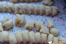 Шаг 2: Нарезаем на небольшие кусочки. Пока …