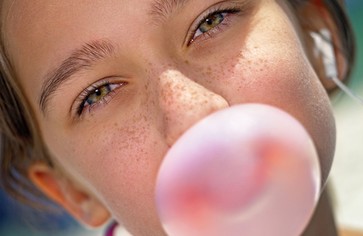 Статья: Самые распространенные мифы о жевательной резинке