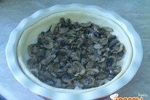 Шаг 2: Тесто раскатать тонко, примерно 3 …