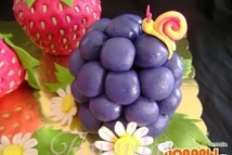 Шаг 7: Склеиваем шарики между собой в …