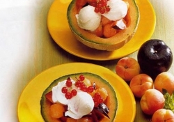 Рецепт: Дыни с фруктовым салатом 