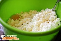 Шаг 1: Творог выложить в отдельную посуду. …