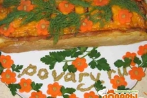 Шаг 9: Украшаем рулетик: Из морковочки с …