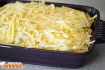 Шаг 2: На большой терке натереть сыр. …