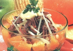 Рецепт: Салат мясной с апельсинами