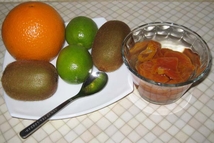 Шаг 1: Курагу залить кипятком минут на …