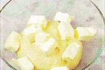 Шаг 2: Сливочное масло (комнатной температуры) порезать …