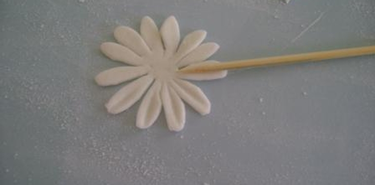 Шаг №5 МК ромашек и листочков от Annula