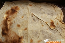 Шаг 1: Нарезаем кубиками лук и чеснок …