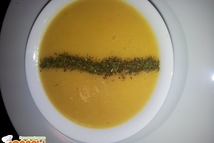 Шаг 4: Немного обжарив добавим промытую чечевицу …