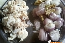 Шаг 1: Рыбу отварить и очистить от …