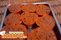 Шаг 3: Смешиваем печень, лук, морковь, взбитые …